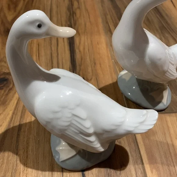 Nao Lladro happy lifelike pair of ducks figurines 5” and 6” tall great condition - Picture 4 of 7